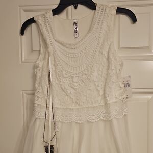 White Lace Sleeveless Dress